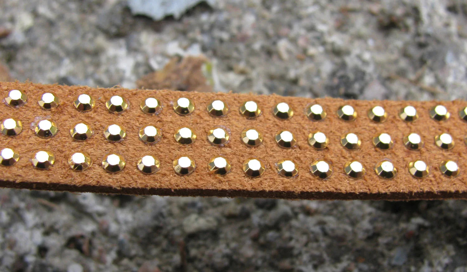 Mockaimitation - Brun med guldiga strasstenar, 10mm, 20cm Hilmas Pyssel