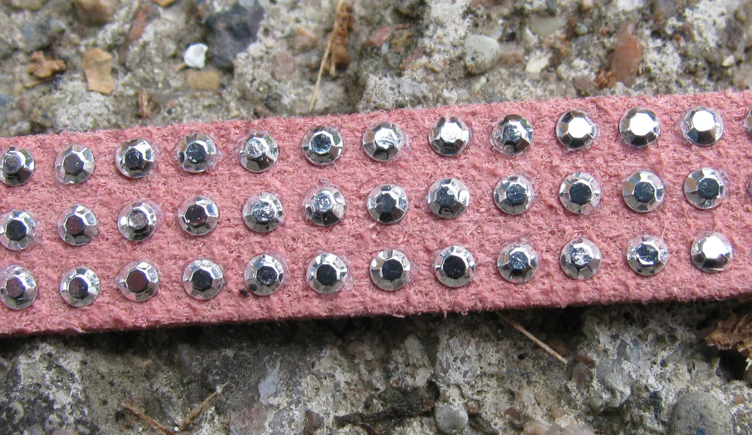 Mockaimitation - Rosa med silvriga strasstenar, 10mm, 20cm Hilmas Pyssel