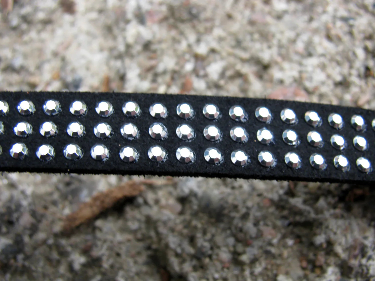 Mockaimitation - Svart med silvriga strasstenar, 10mm, 20 cm Hilmas Pyssel