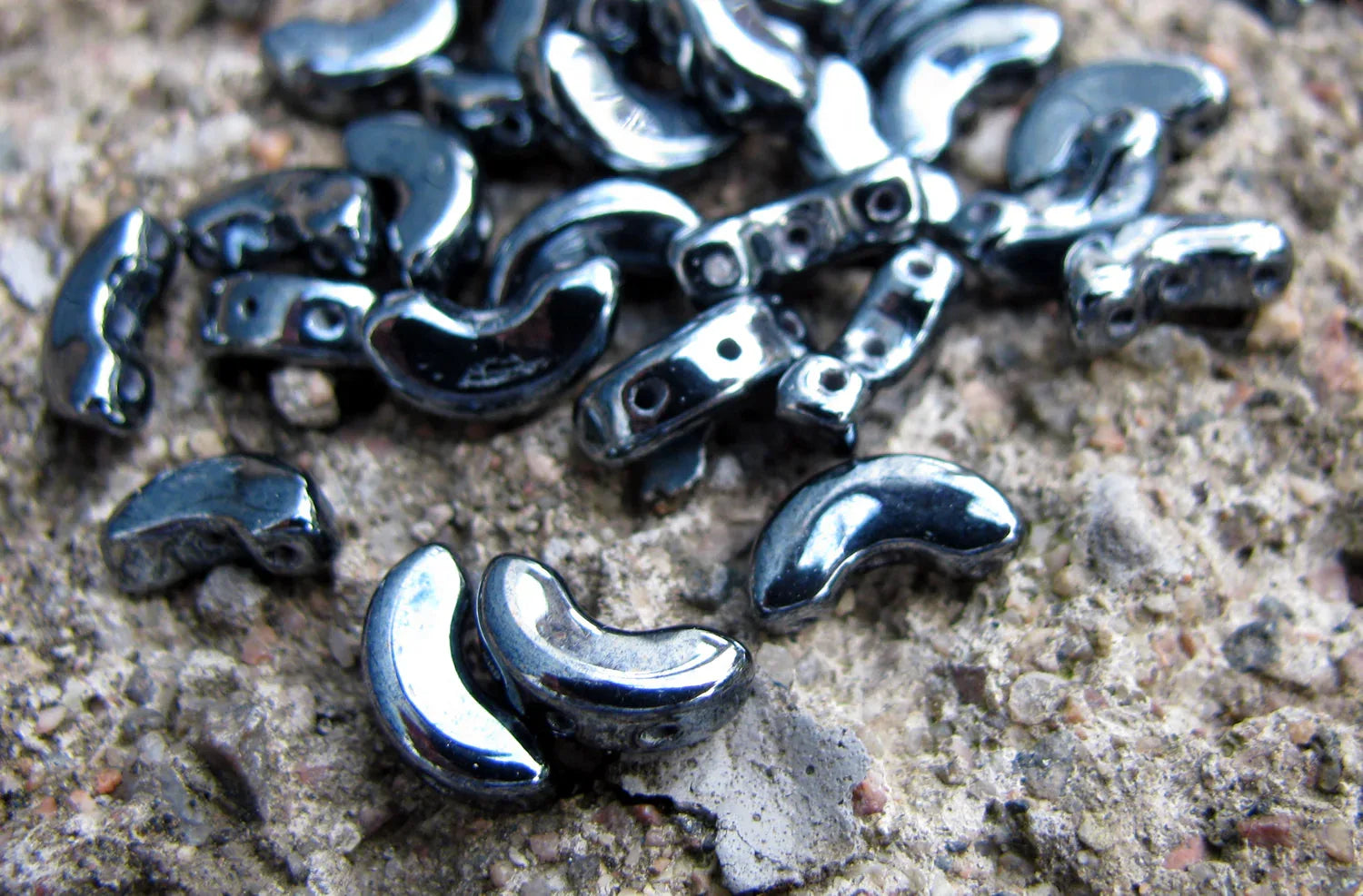 Arcos® par Puca® - Jet Hematite, 10 gram Les perles par Puca® - Paris