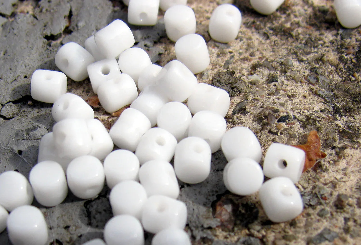 Minos® par Puca® - Opaque White, 5 gram Les perles par Puca® - Paris