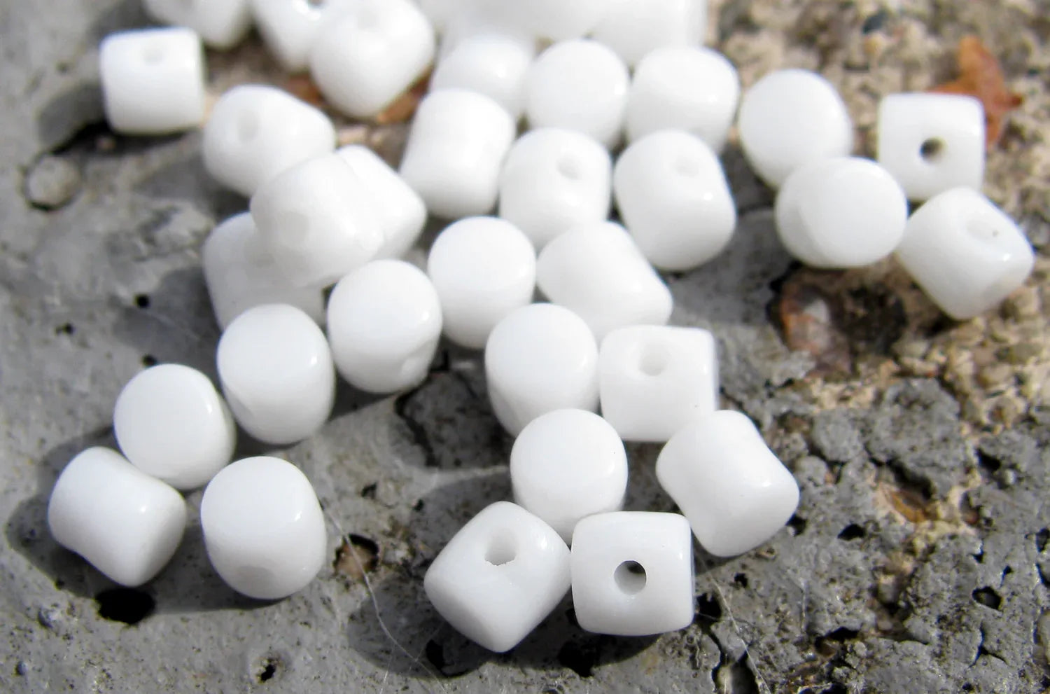 Minos® par Puca® - Opaque White, 5 gram Les perles par Puca® - Paris