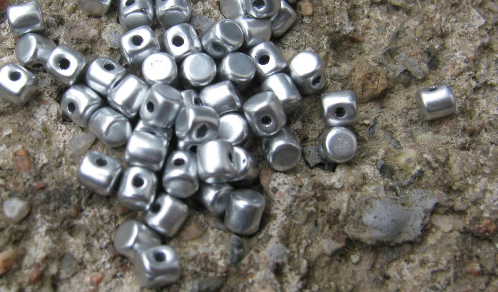 Minos® par Puca® - Silver Aluminium Matte, 5 gram Les perles par Puca® - Paris