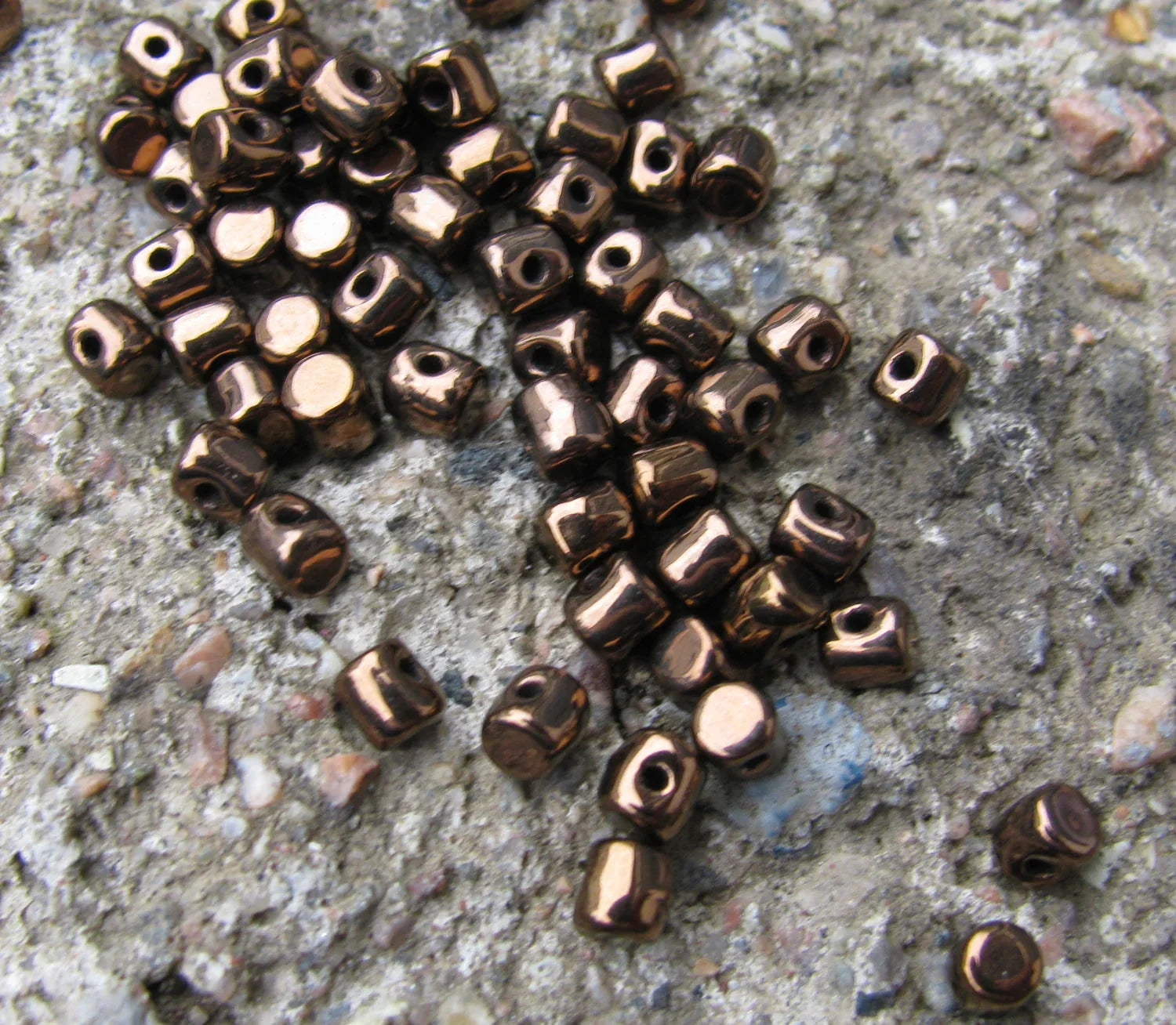 Minos® par Puca® - Dark Bronze, 5 gram Les perles par Puca® - Paris