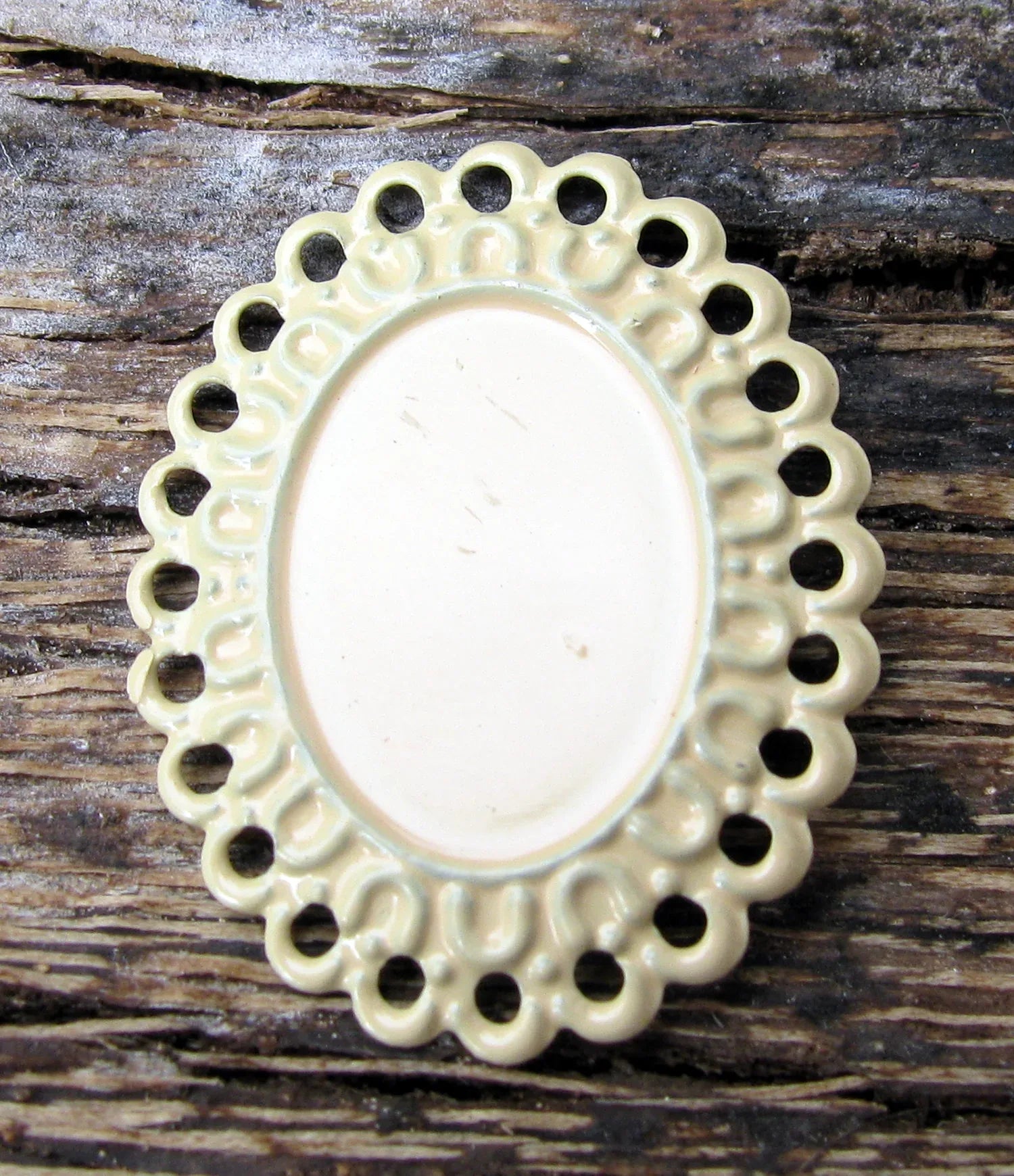 Ramberlock / connector Beige - Oval spetsram 10x11mm 1 styck Grekisk Metall