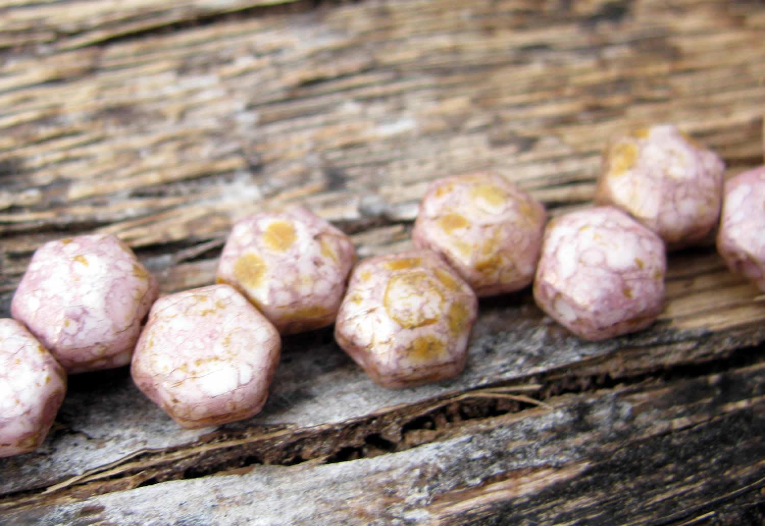 Honeycomb Jewel - Senegal Purple 6mm, 1 sträng Hilmas Pyssel