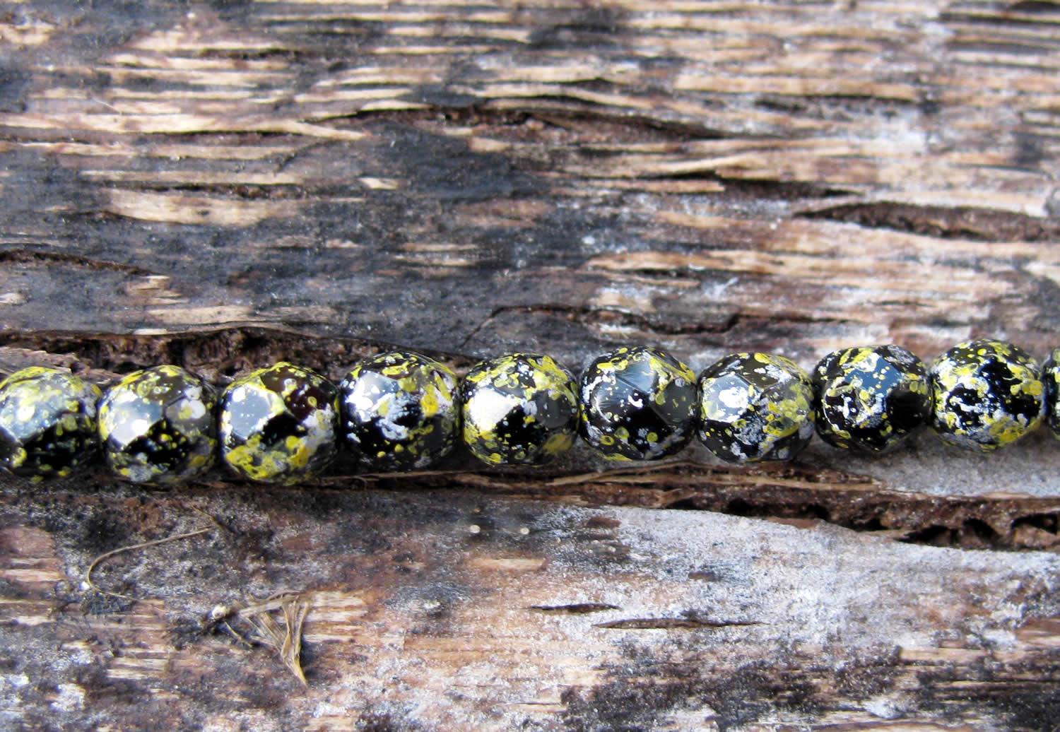 Tjeckiska Firepolish - Tweedy Yellow 4 mm, 1 sträng Hilmas Pyssel