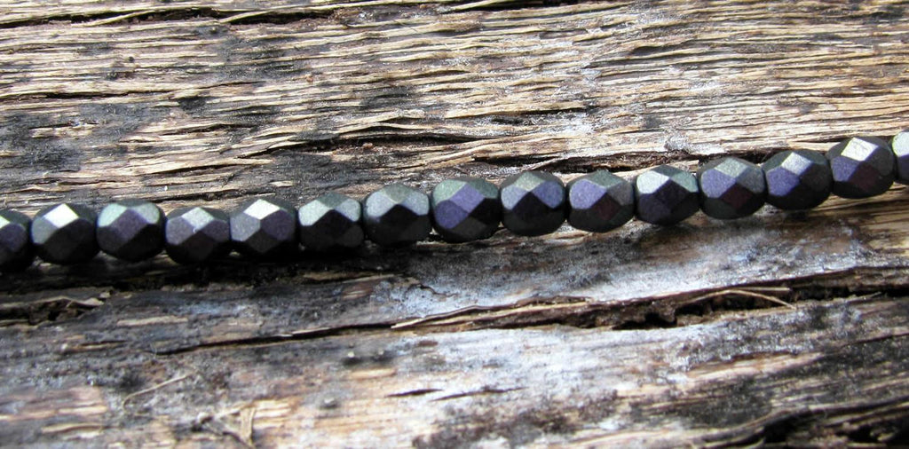 Tjeckiska Firepolish - Polychrome Black Raspberry 4 mm,, 1 sträng Hilmas Pyssel