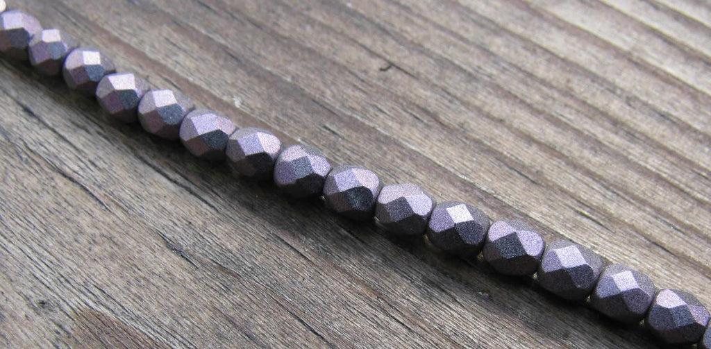 Tjeckiska Firepolish - Polychrome Deep Purple 4 mm, 1 sträng Hilmas Pyssel