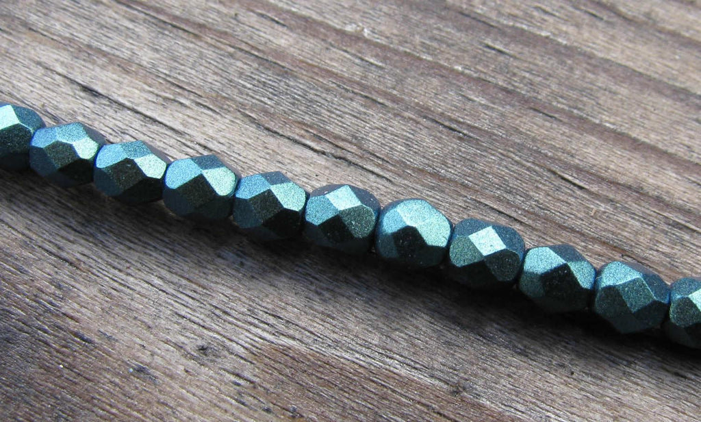 Tjeckiska Firepolish - Polychrome Viridian 4 mm, 1 sträng Hilmas Pyssel