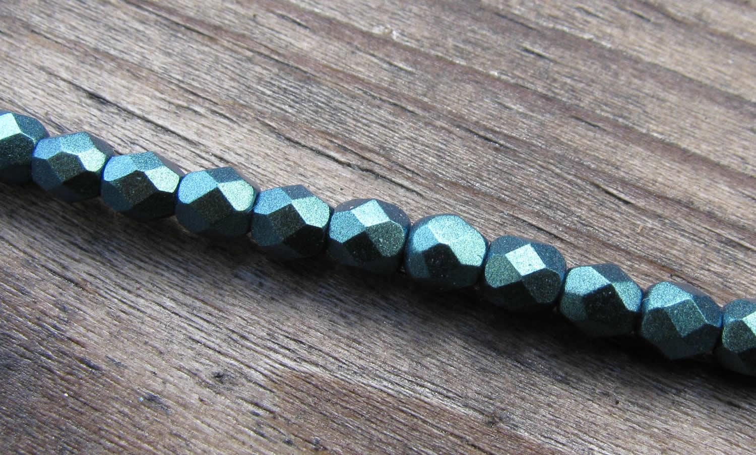 Tjeckiska Firepolish - Polychrome Viridian 4 mm, 1 sträng Hilmas Pyssel