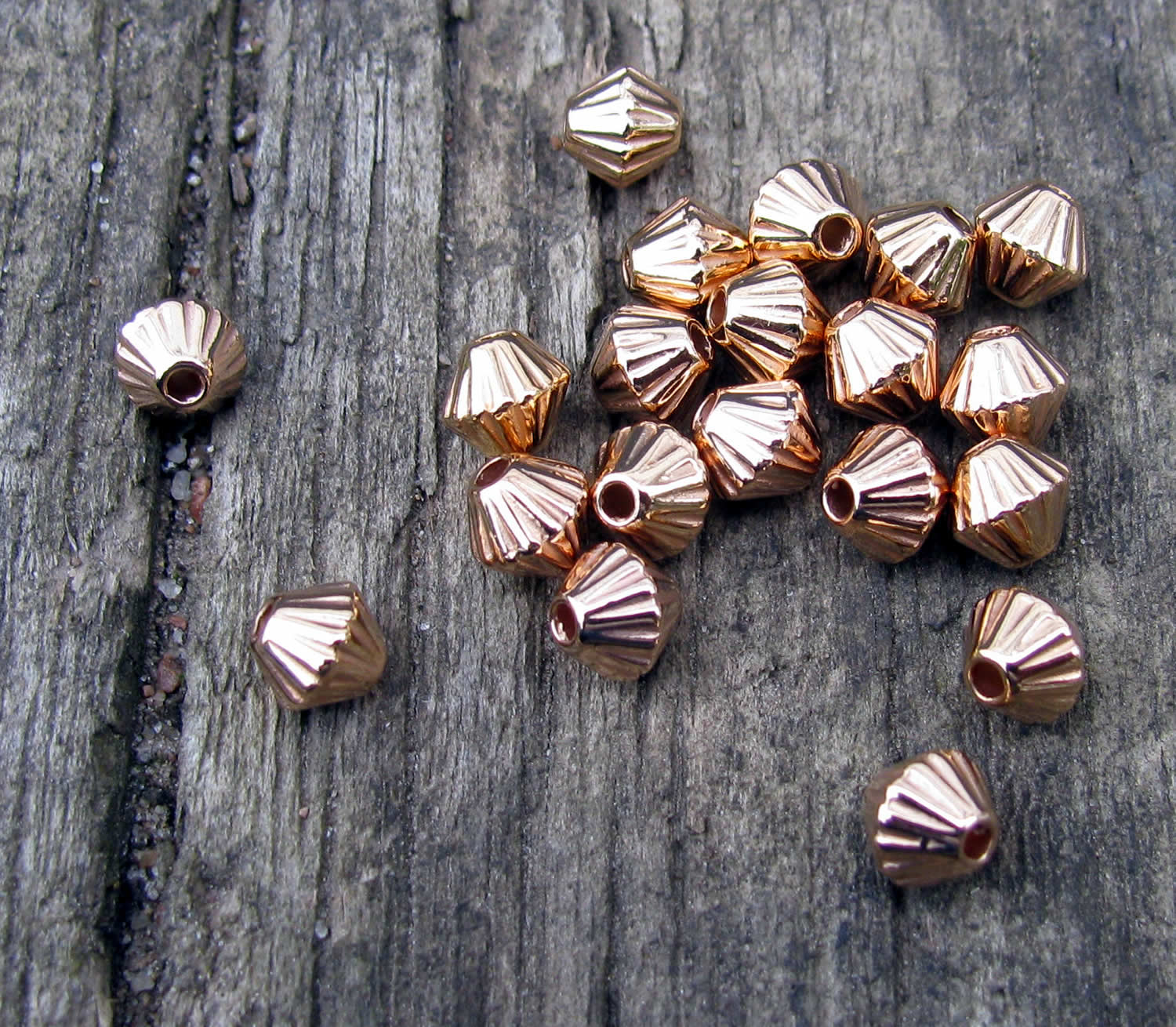 Mellandel Roséguldfärgad - Liten Randig Bicone 4,7x4,3 mm 20 Pack Grekisk Metall