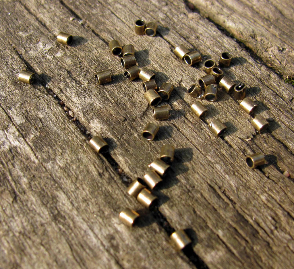 Klämpärlor Tub - Bronsfärgade 2x2mm (ca 50 stycken) Grekisk Metall