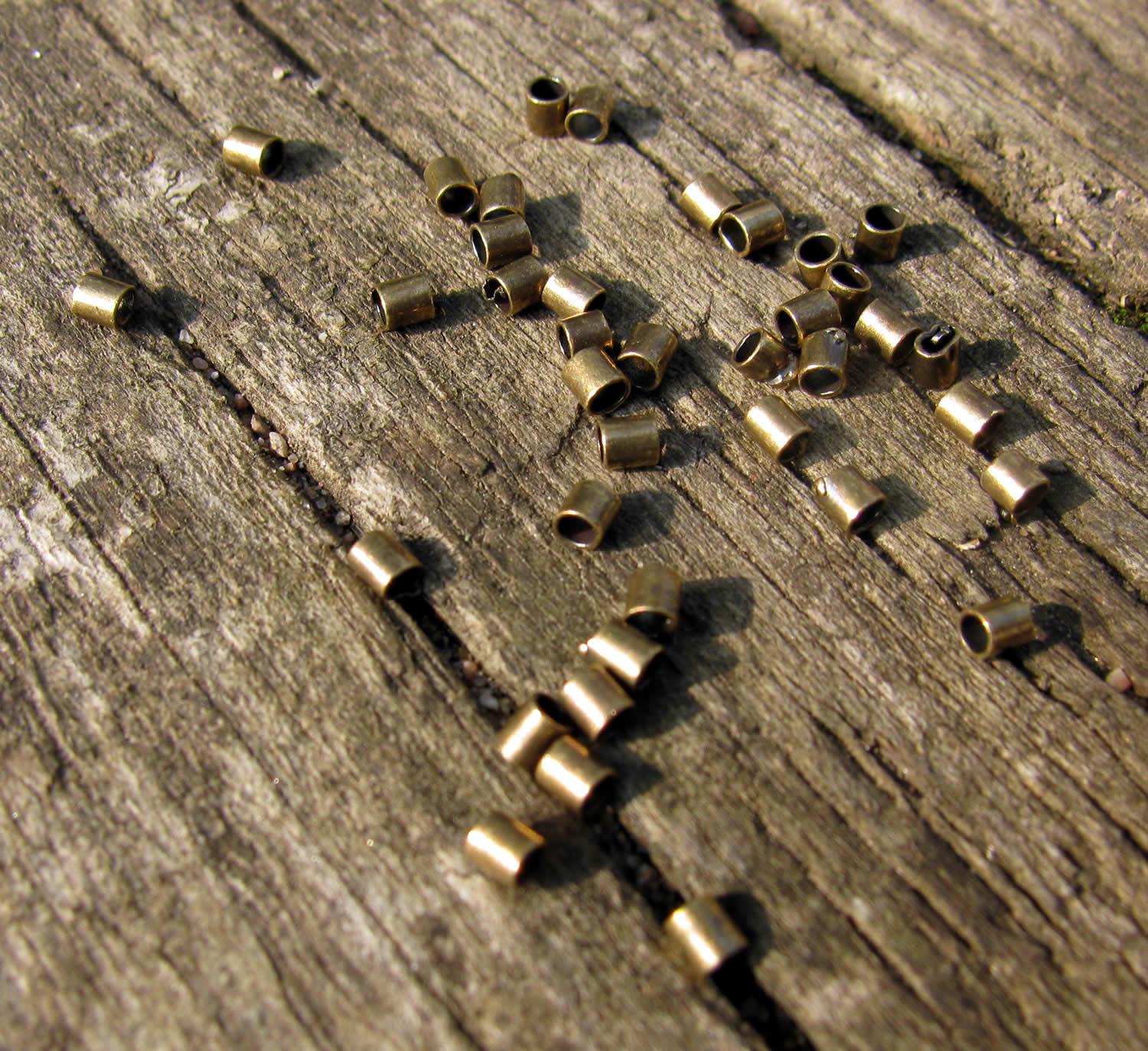 Klämpärlor Tub - Bronsfärgade 2x2mm (ca 50 stycken) Grekisk Metall