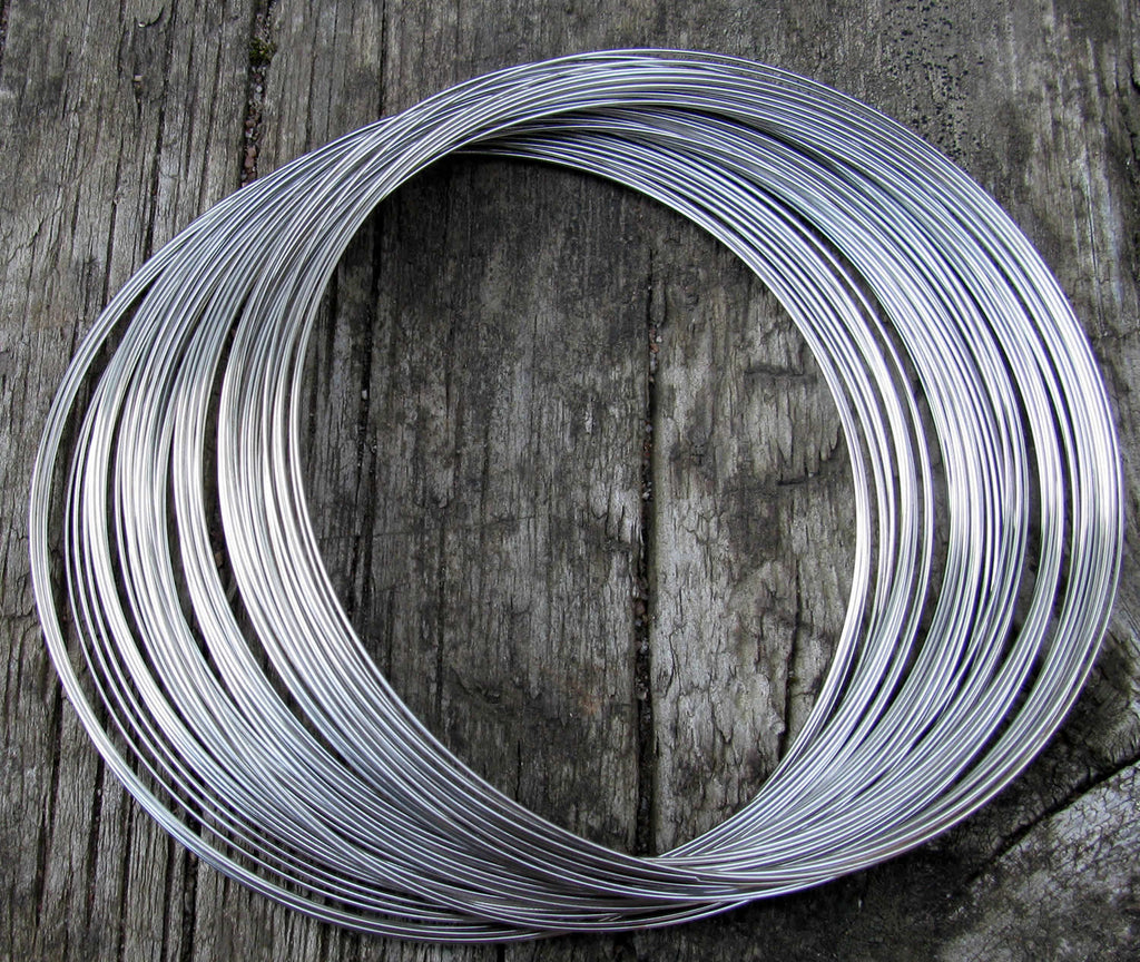 Memorywire Halsband - Silverfärgad, 0,6mm, 75 varv Grekisk Metall