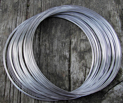 Memorywire Halsband - Silverfärgad, 0,6mm, 75 varv Grekisk Metall