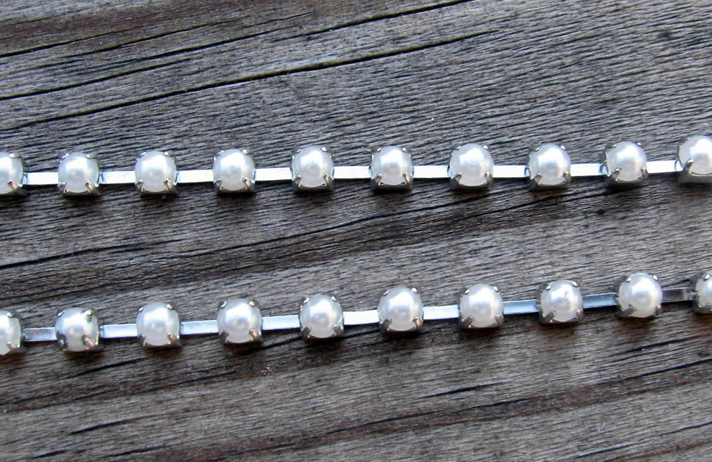 Strasskedja Silverfärgad - Vita akrylpärlor 3mm, 20 cm Grekisk Metall