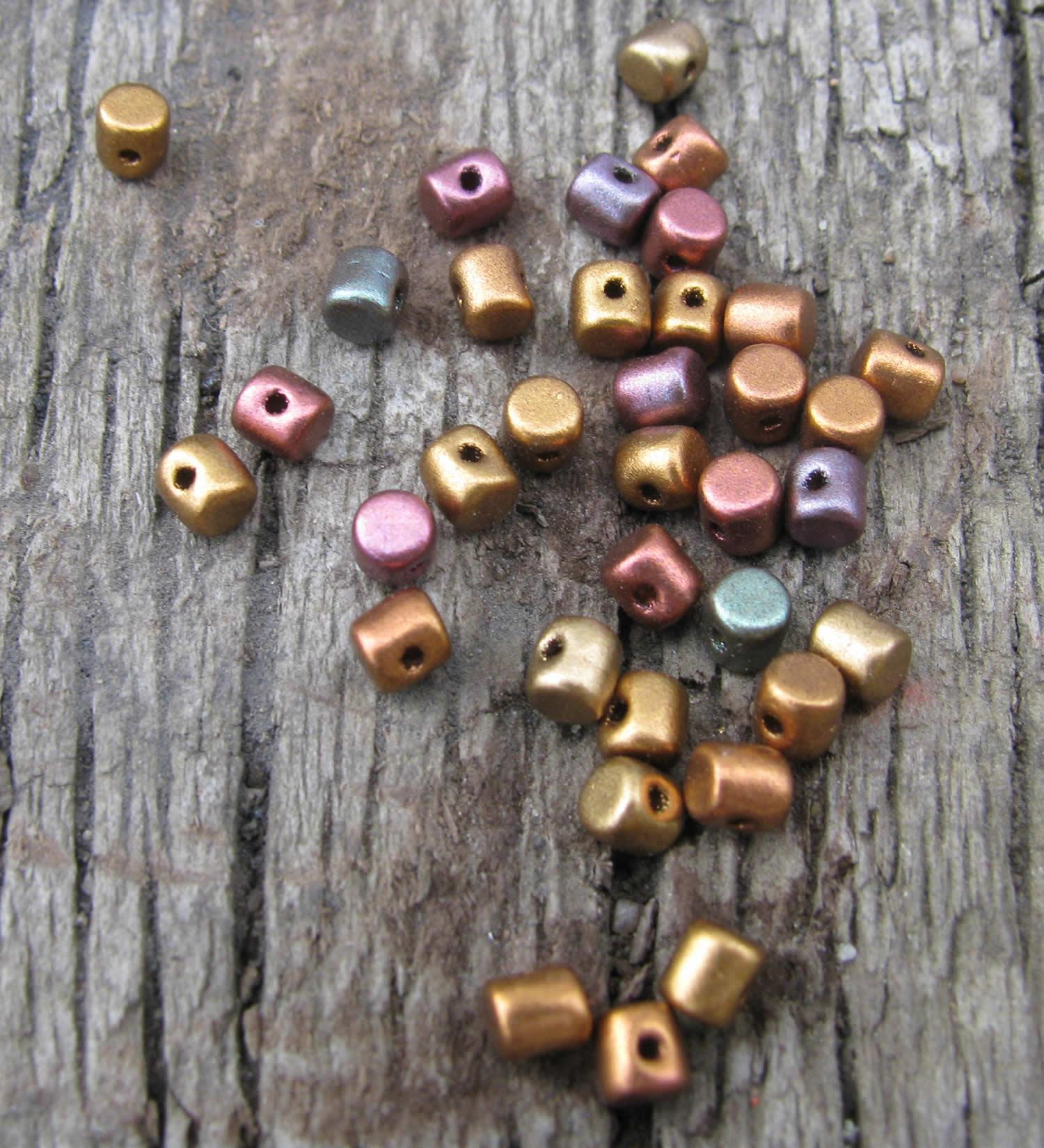 Minos® par Puca® - Yellow Gold Metallic Iris Matte, 5 gram Les perles par Puca® - Paris