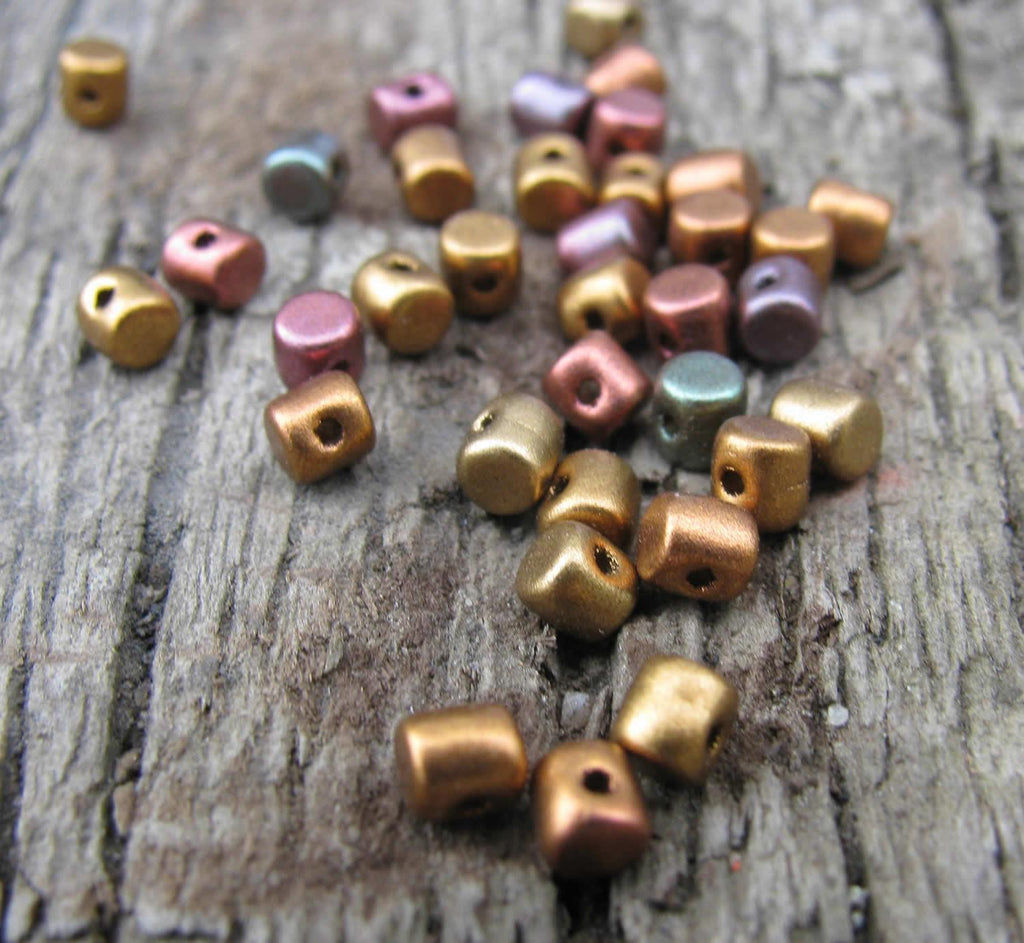 Minos® par Puca® - Yellow Gold Metallic Iris Matte, 5 gram Les perles par Puca® - Paris