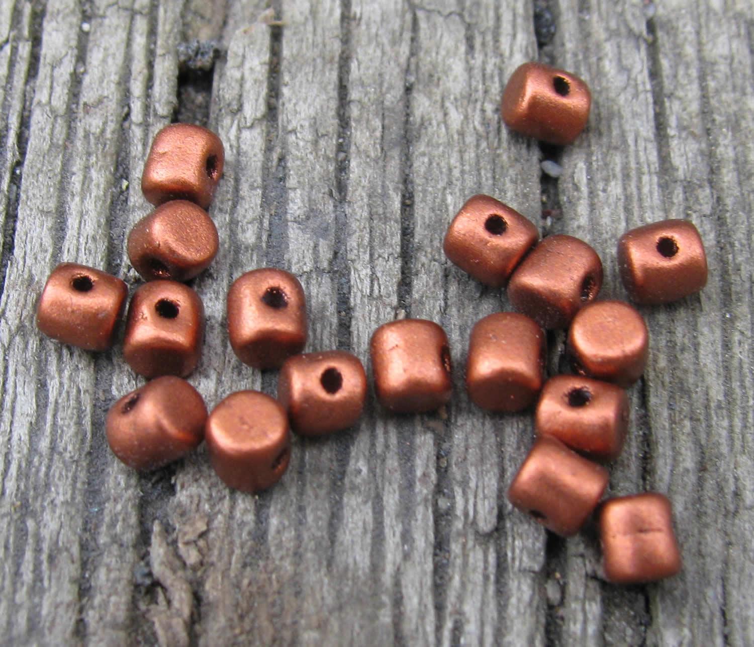 Minos® par Puca® - Bronze Red Matte, 5 gram Les perles par Puca® - Paris