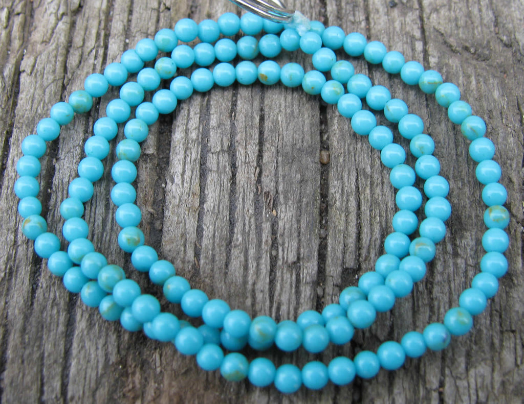 Imiterad Turkos - Rund Grönturkos, 2mm, 1 sträng Hilmas Pyssel