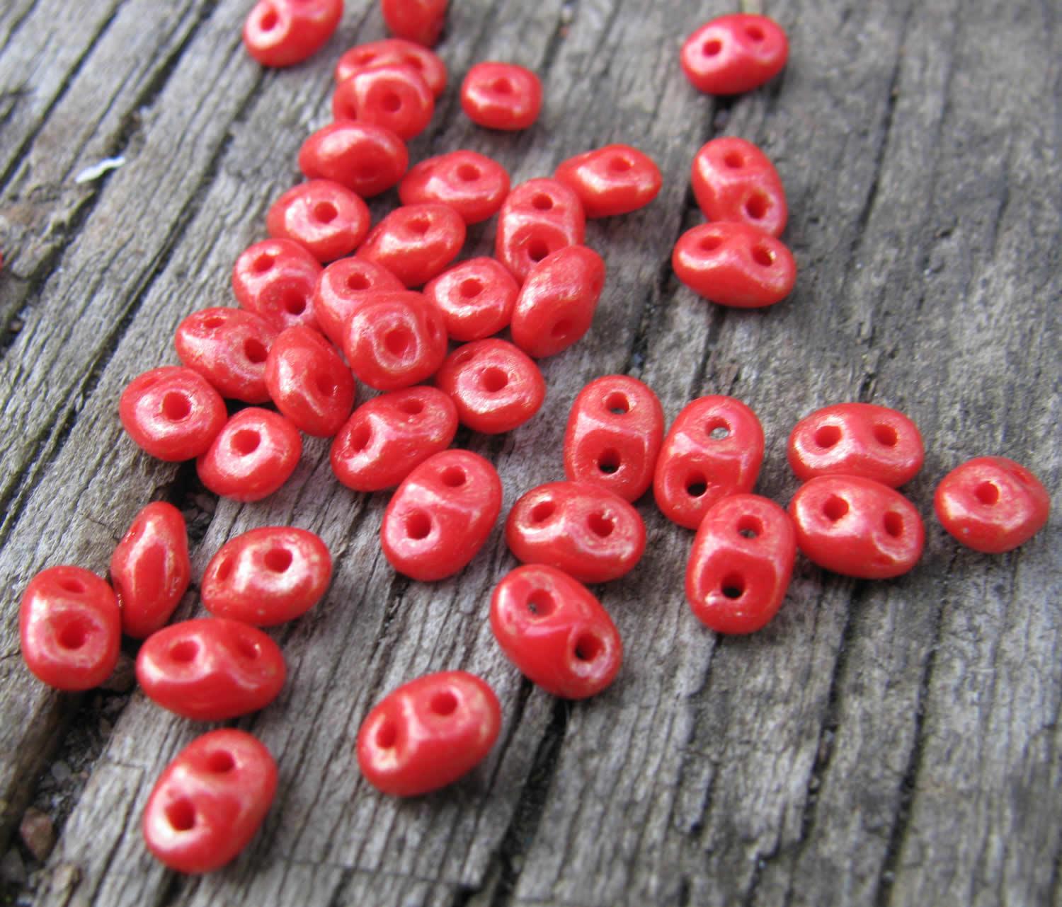 SuperDuo - Opaque Coral Red Gold Marbled, 10 gram Matubo