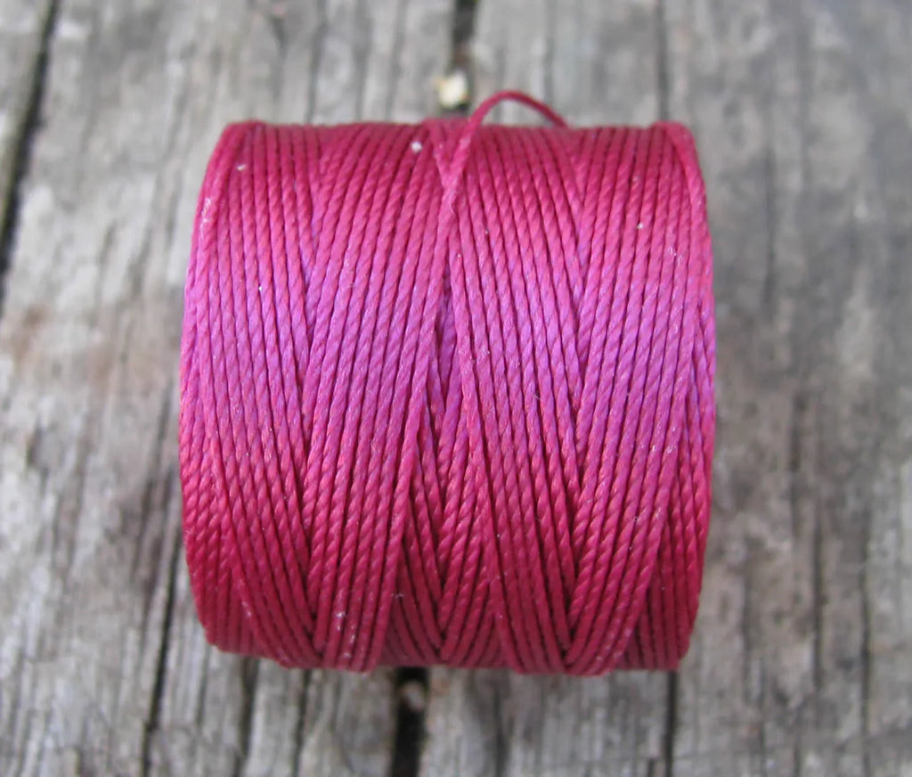 S-Lon Bead Cord - Wineberry, 1 Rulle Hilmas Pyssel