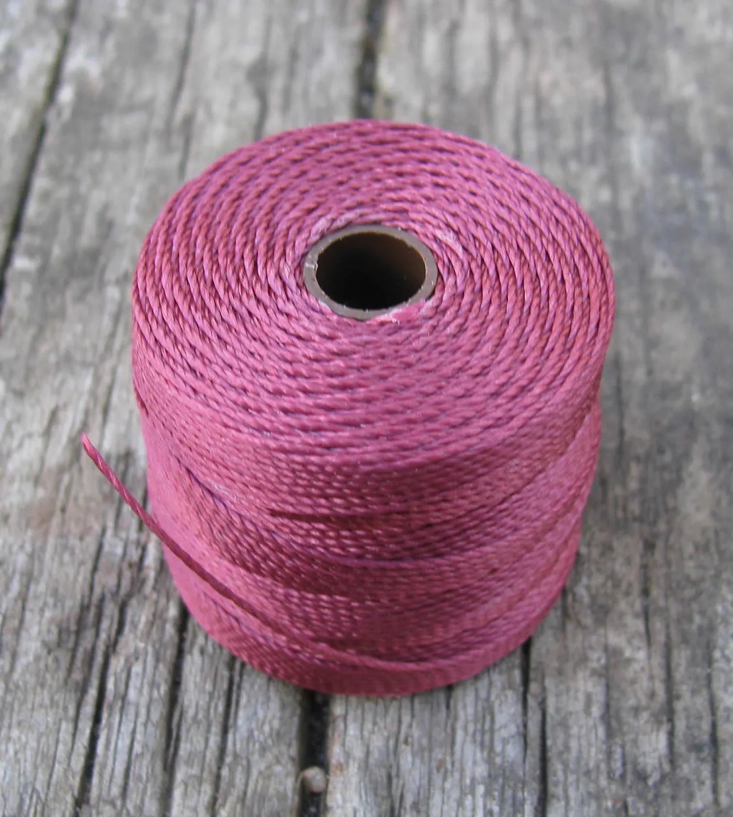 S- Lon bead cord - Wine, 1 rulle Hilmas Pyssel