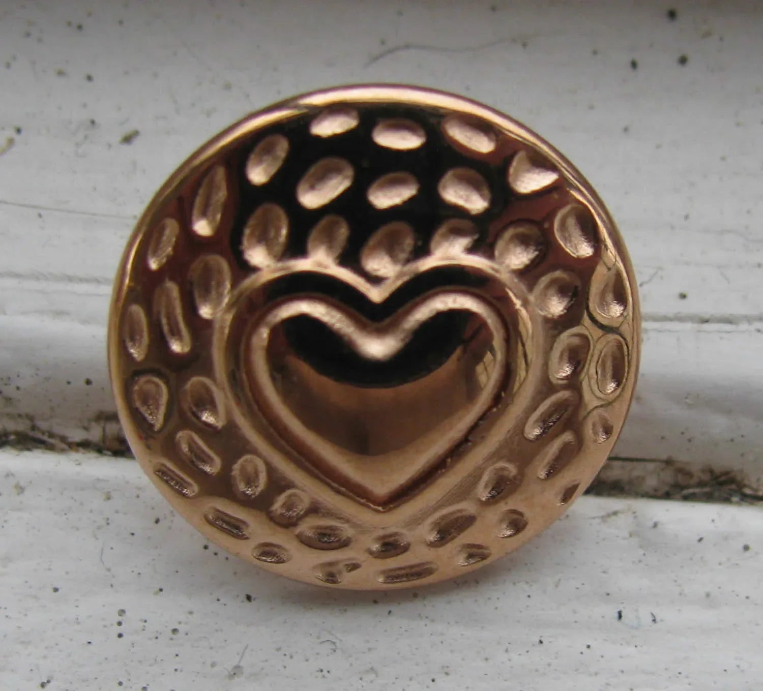 Metallknapp Roséguldfärgad - Rund med hjärta, 17mm Hilmas Pyssel