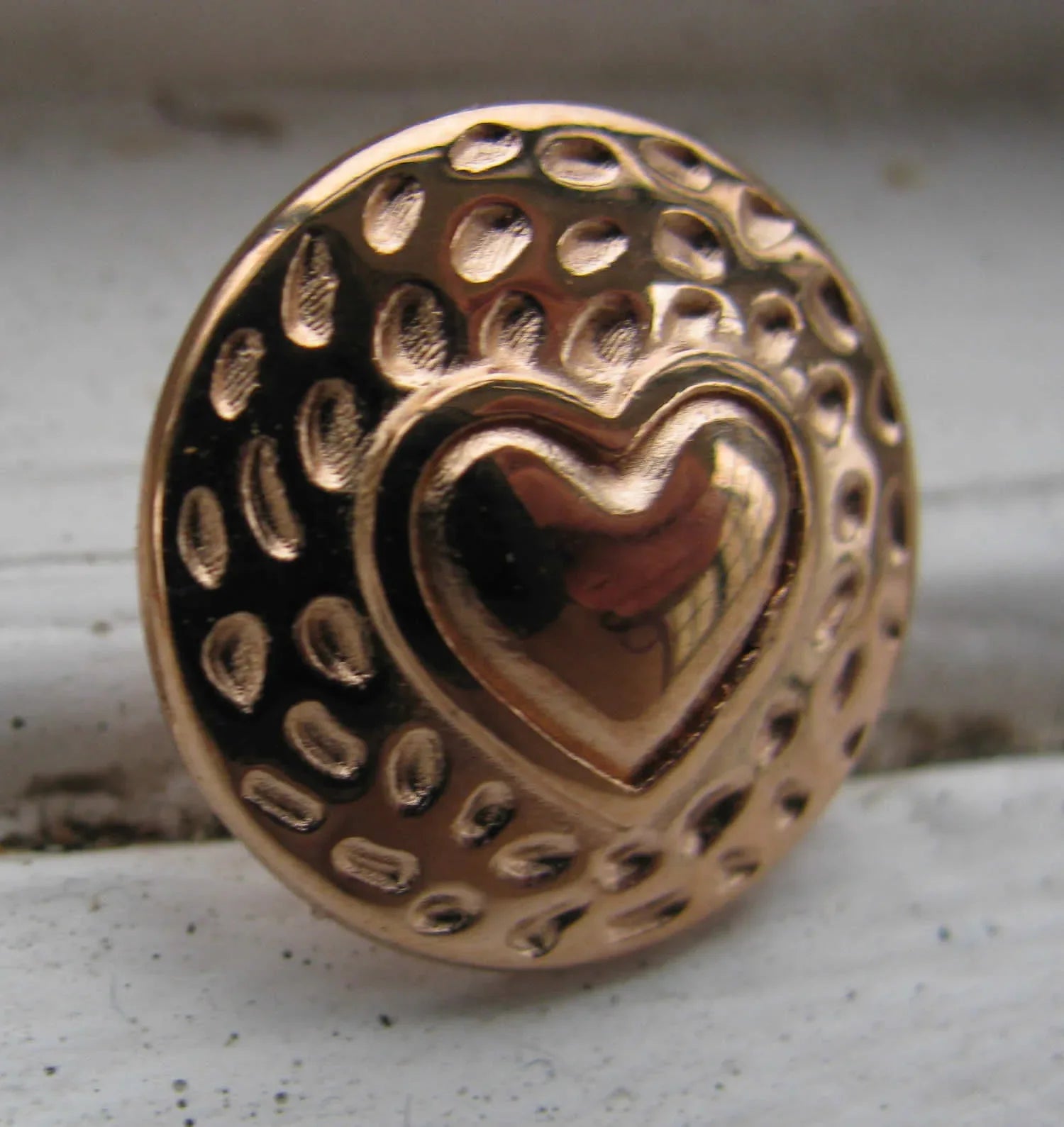 Metallknapp Roséguldfärgad - Rund med hjärta, 17mm Hilmas Pyssel