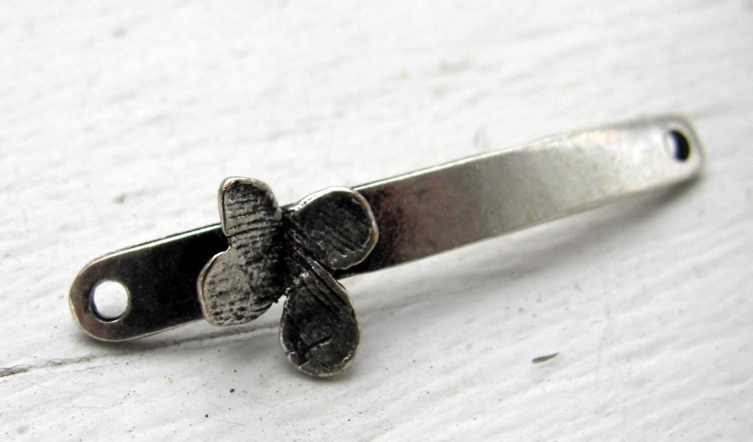 Connector Silverfärgad - Rektangel med Utsåtande Fjäril 38x5mm, 1 Styck Grekisk Metall