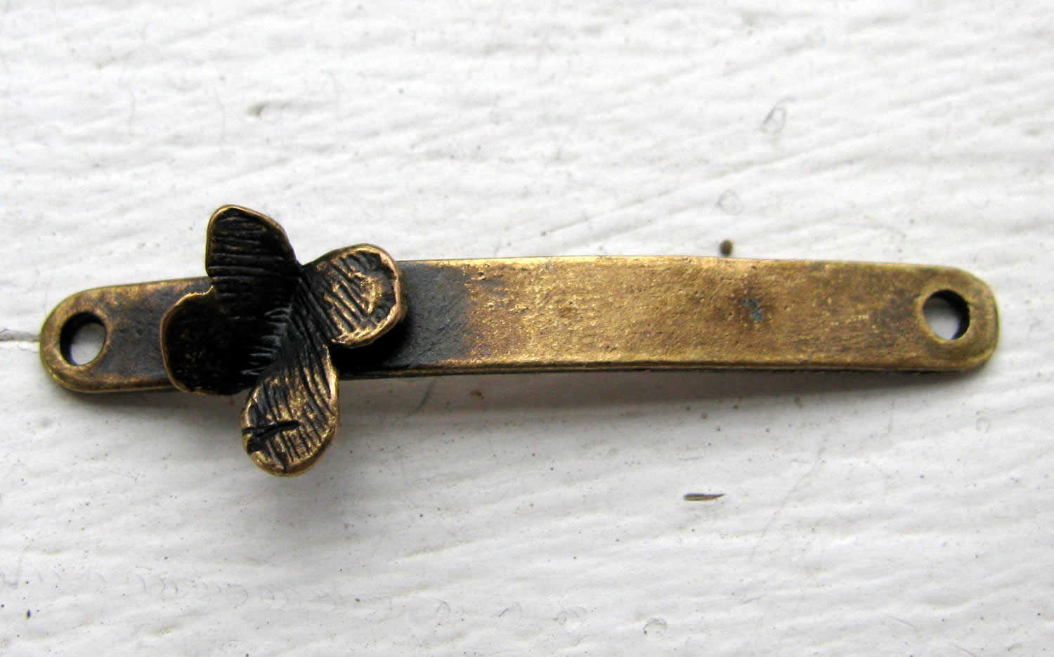 Connector Bronsfärgad - Rektangel med Utsåtande Fjäril 38x5mm 1 styck Grekisk Metall