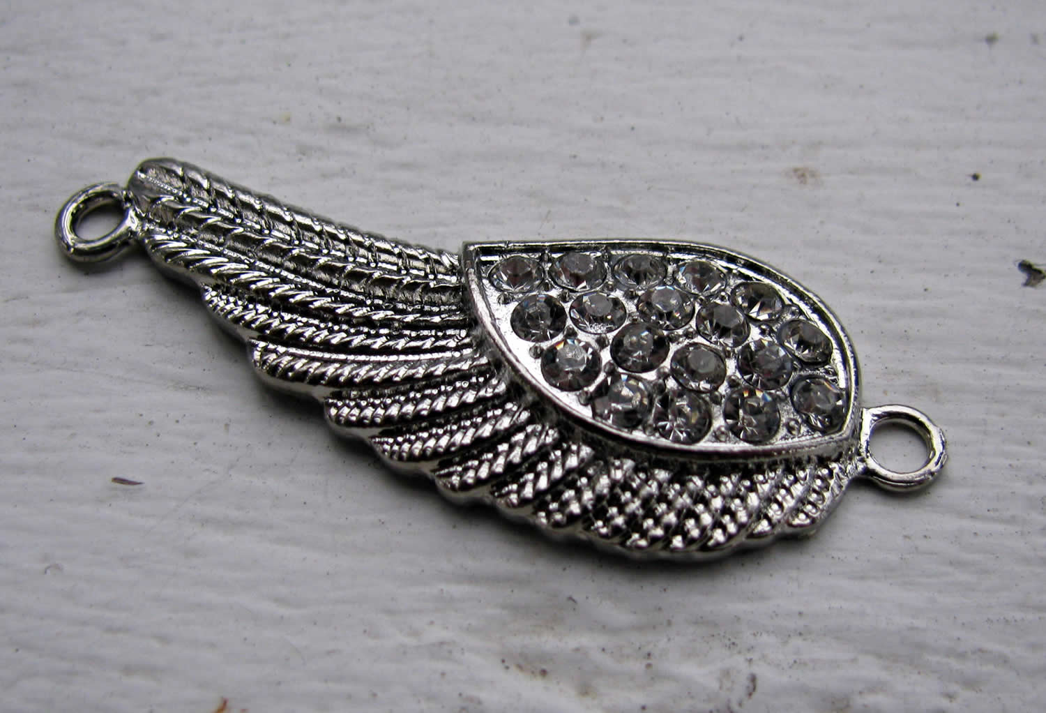 Connector silverfärgad - Vinge med strass 47x17mm 1 styck Grekisk Metall