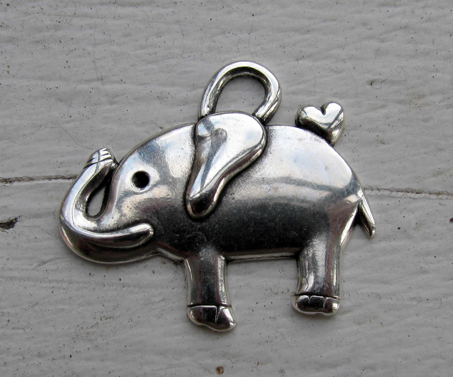 Berlock silverfärgad - Elefant med hjärta 1 styck Grekisk Metall