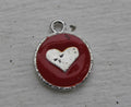 Berlock Emalj - Rund med Rött Hjärta, 1 Styck Grekisk Metall