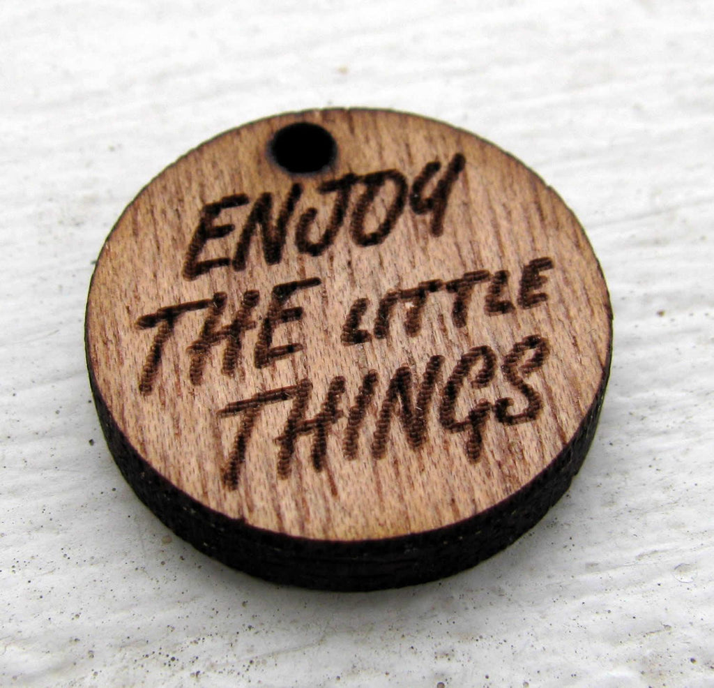 Hänge Trä - Enjoy the little things 20mm 1 styck Hilmas Pyssel