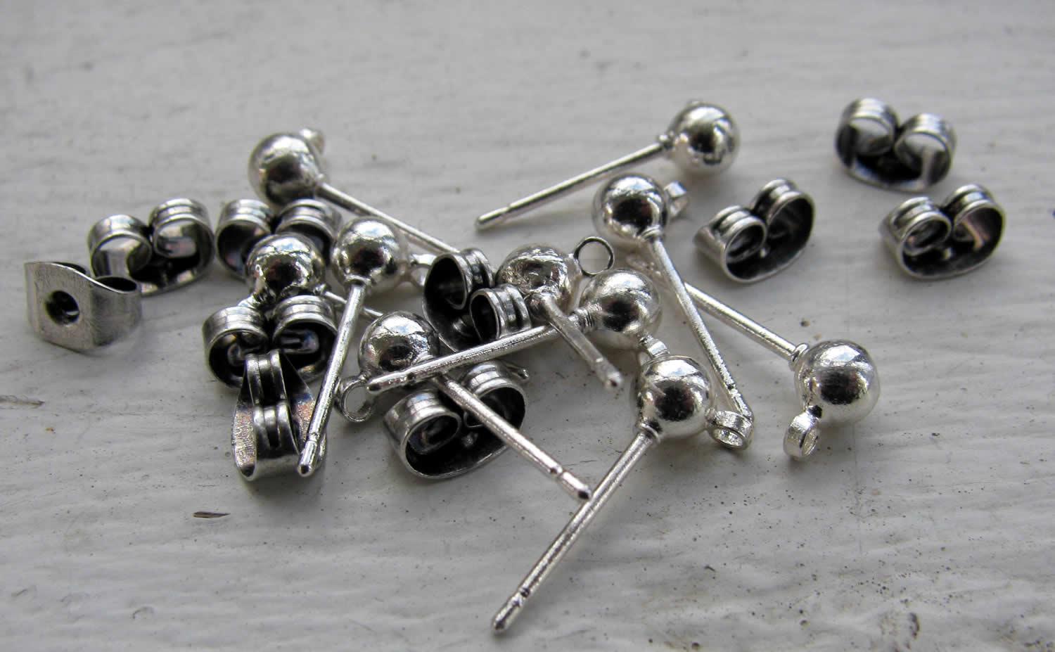 Örstickare i ljust silverfärgad - Kula med ögla, 4mm, 10-pack Grekisk Metall