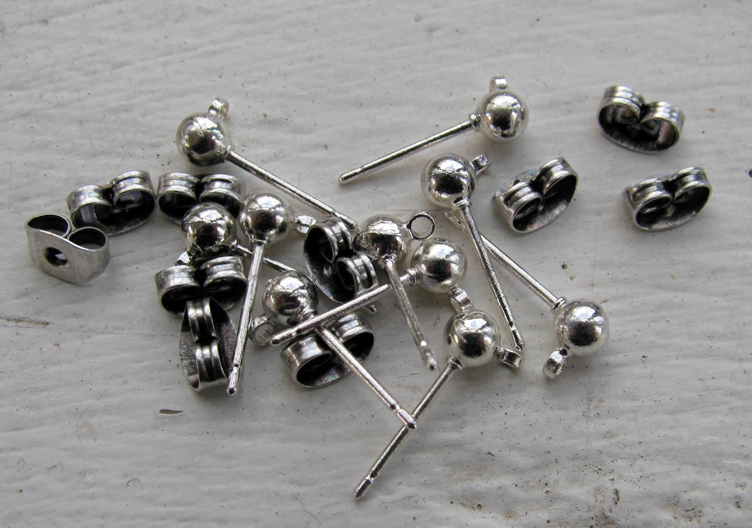 Örstickare i ljust silverfärgad - Kula med ögla, 4mm, 10-pack Grekisk Metall