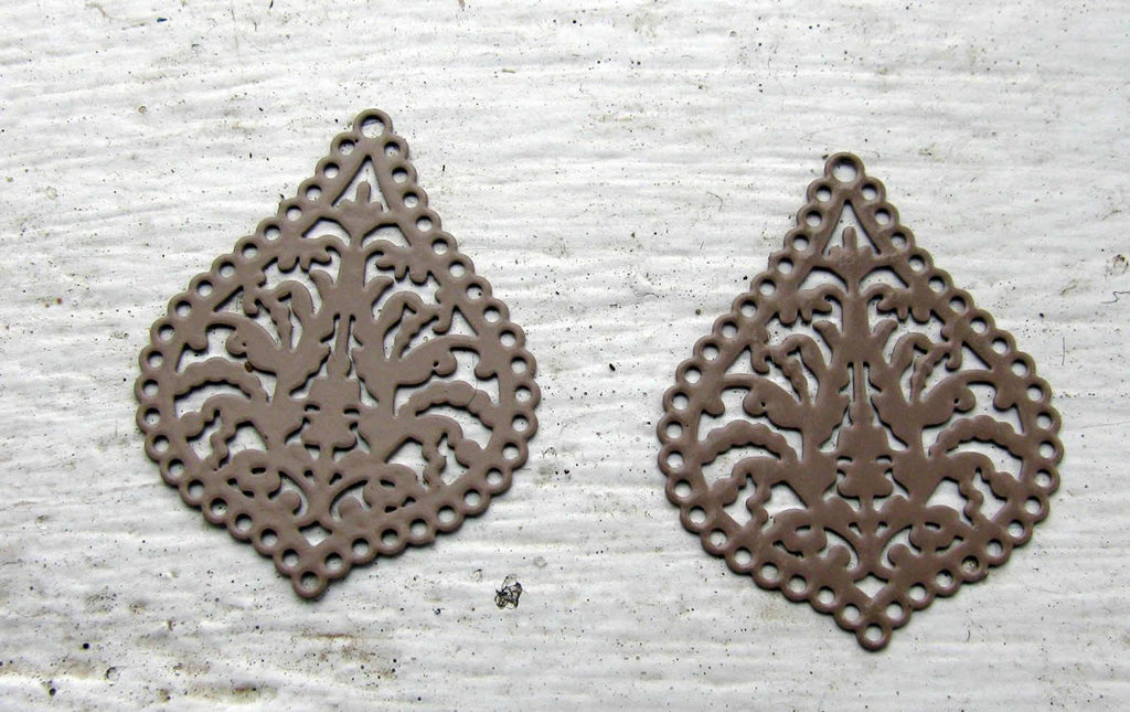 Berlock Beige - Spetsig droppe 25x21mm, 2 pack Grekisk Metall