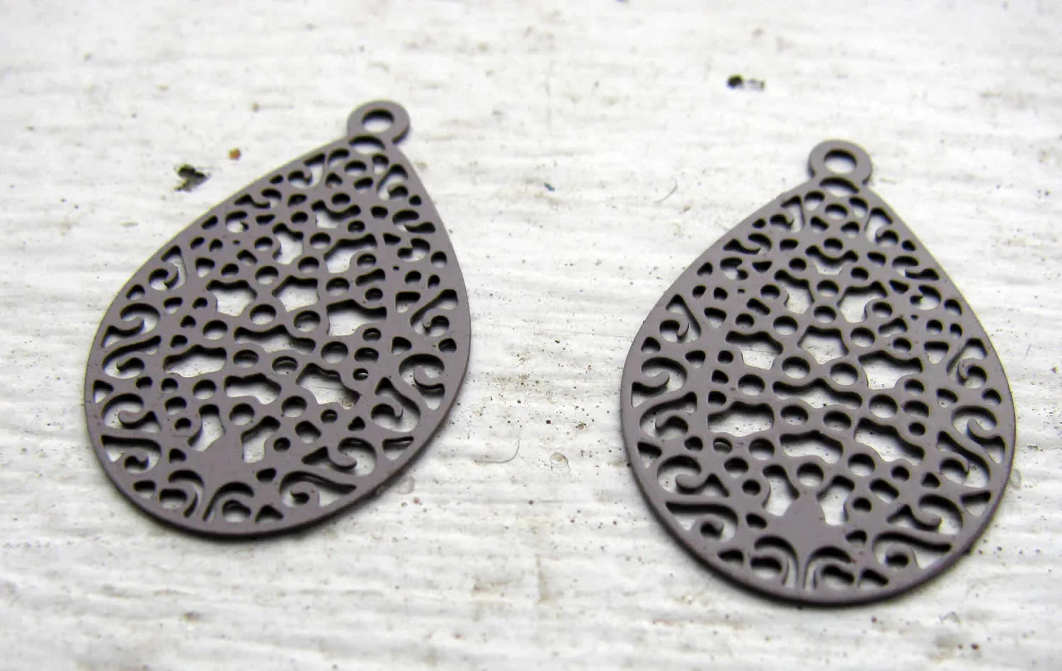 Berlock Brun - Droppe 24x16mm, 2 pack Grekisk Metall