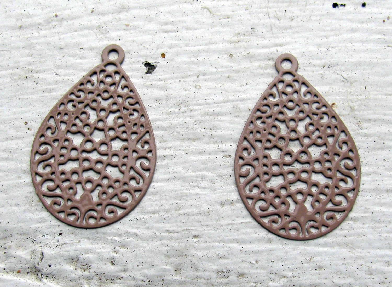 Berlock Beige - Droppe 24x16mm, 2 pack Grekisk Metall