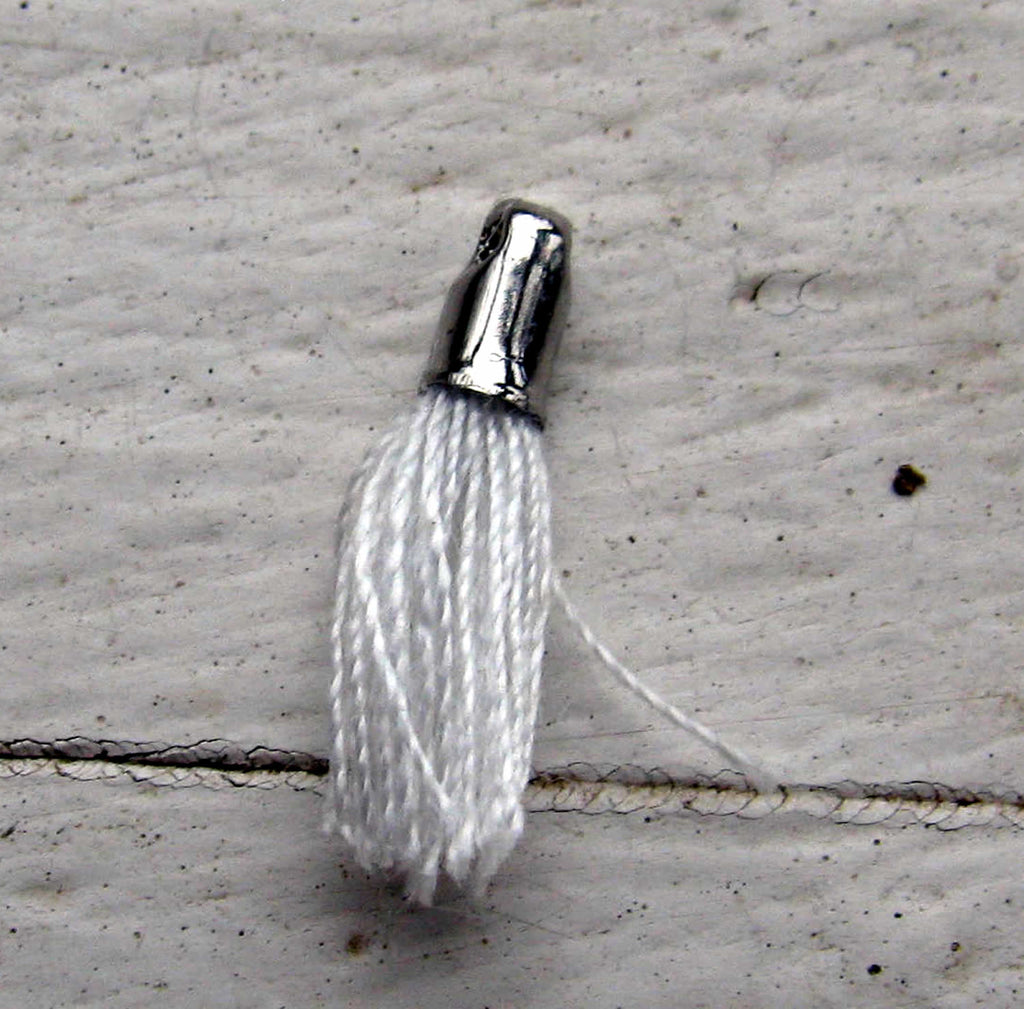 Bomullstofs - Mini Vit / Silver 12mm, 1 styck Grekisk Metall