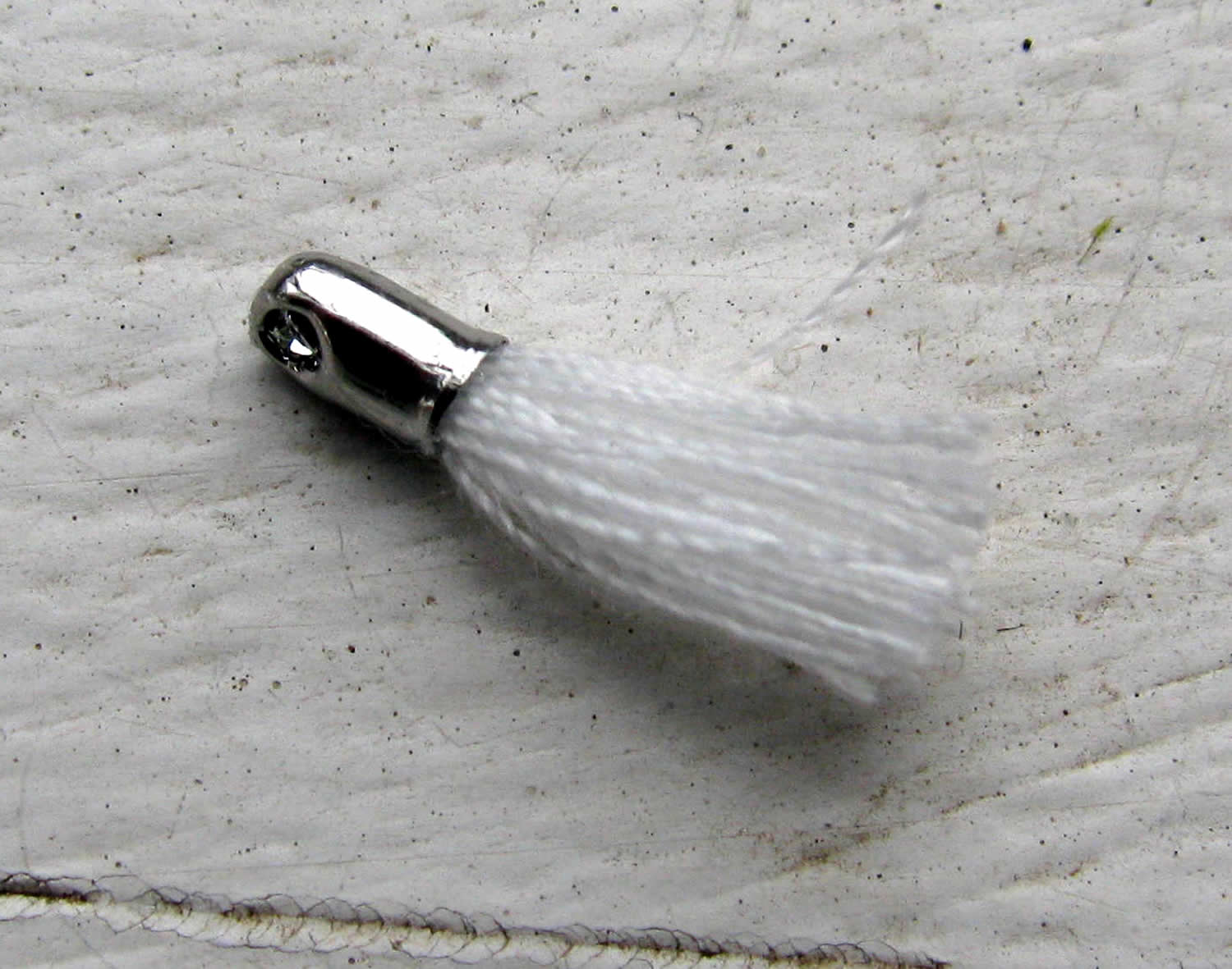 Bomullstofs - Mini Vit / Silver 12mm, 1 styck Grekisk Metall