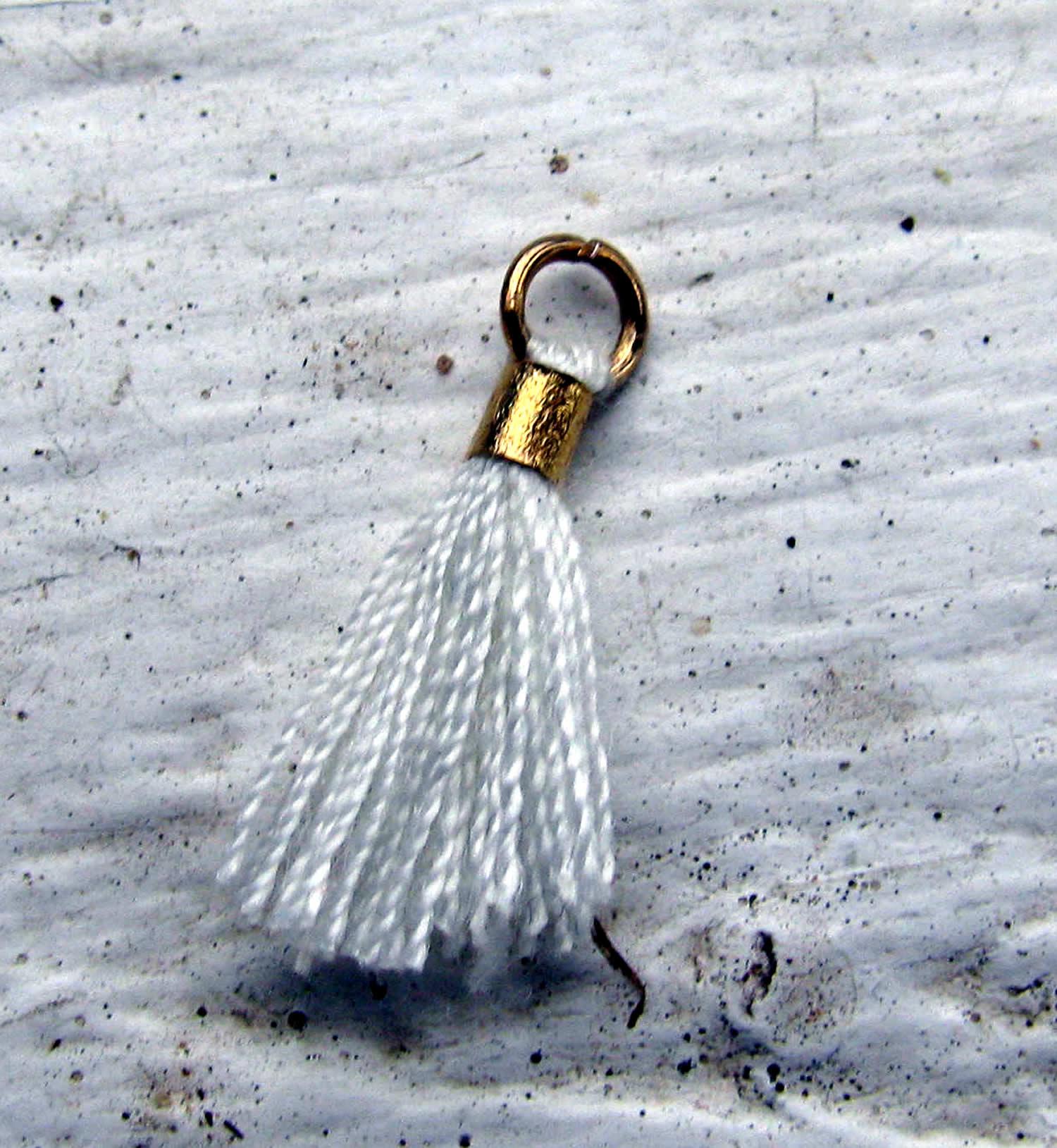 Bomullstofs med ögla - Mini Vit / Guld 10-12mm 1 styck Grekisk Metall