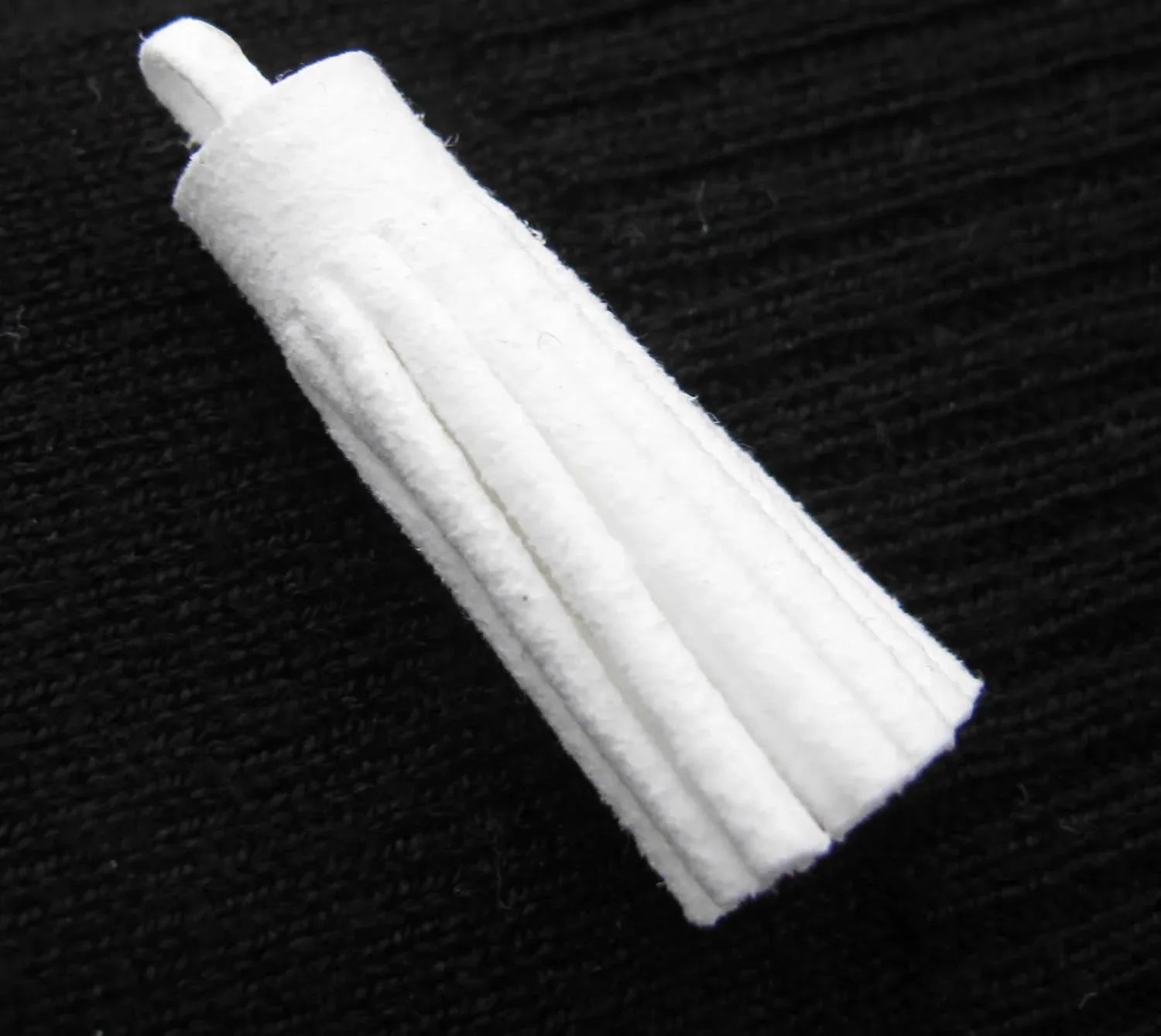 Hänge tassel - Moccaimitation, Vit 30mm, 1 styck Hilmas Pyssel