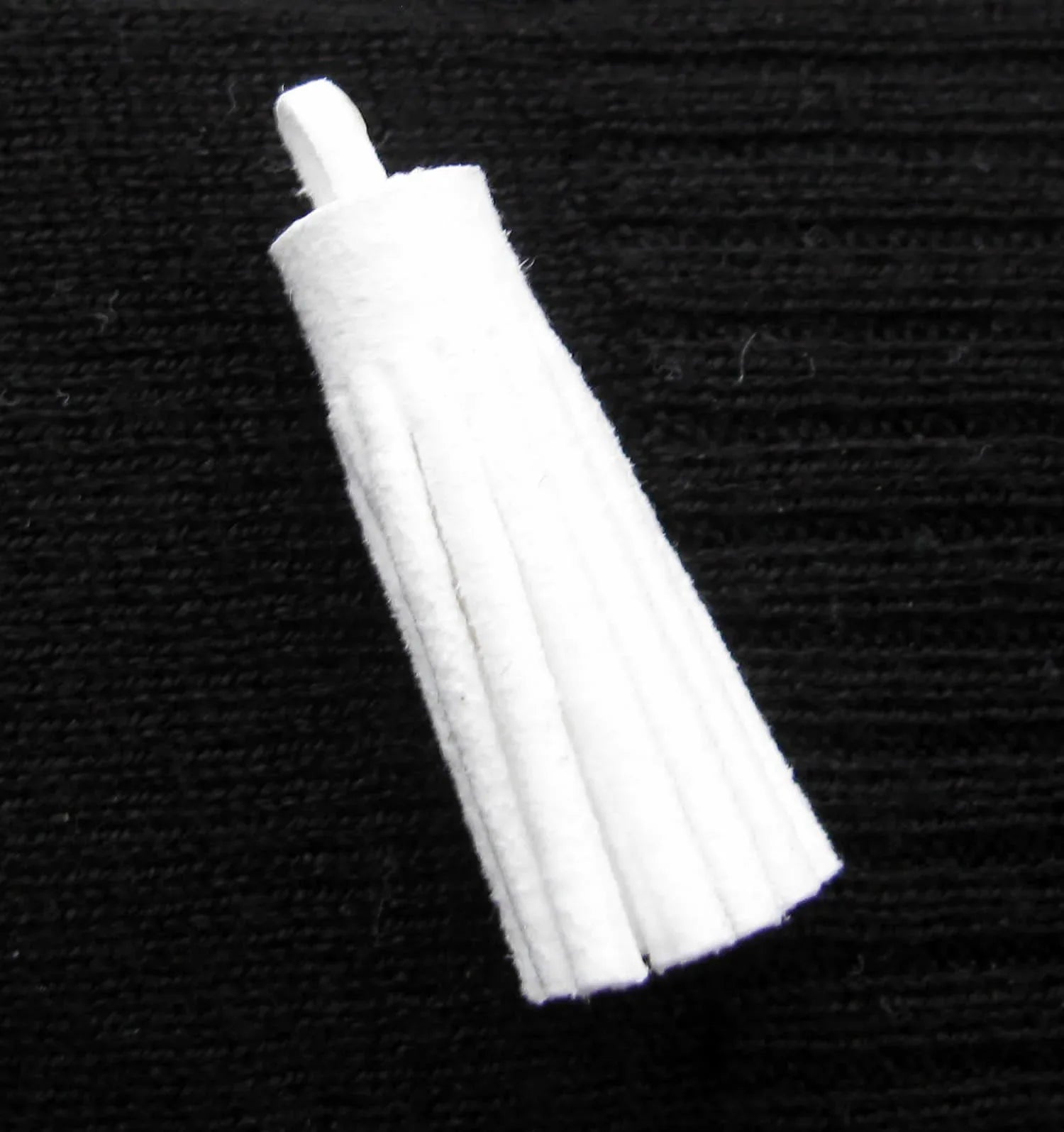 Hänge tassel - Moccaimitation, Vit 30mm, 1 styck Hilmas Pyssel