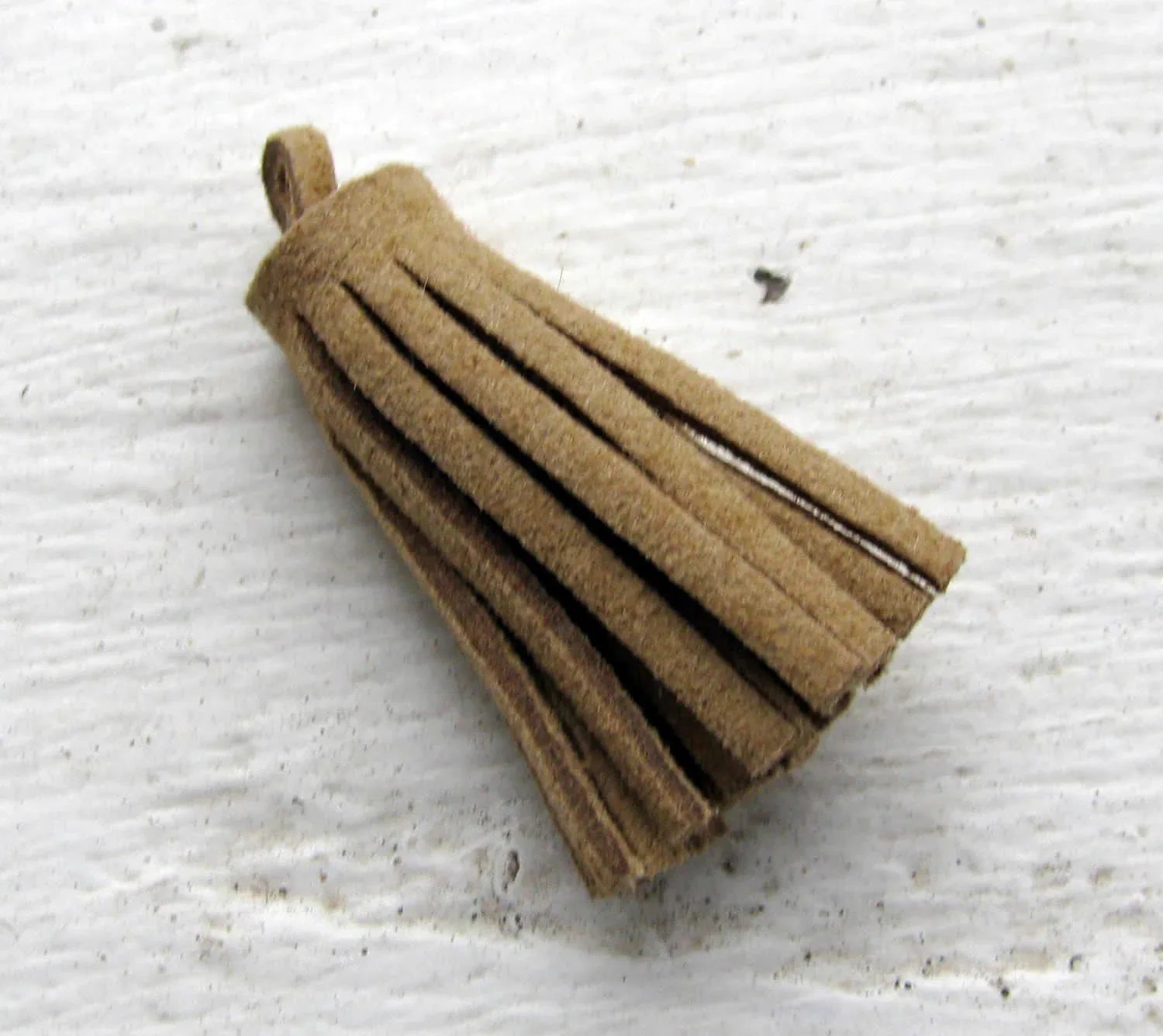 Hänge tassel - Moccaimitation Beige 30mm 1 styck Hilmas Pyssel