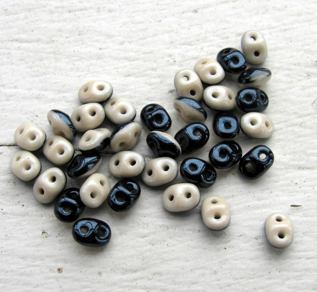 SuperDuo Duets - Black/ White Beige Lyster 10 gram Matubo