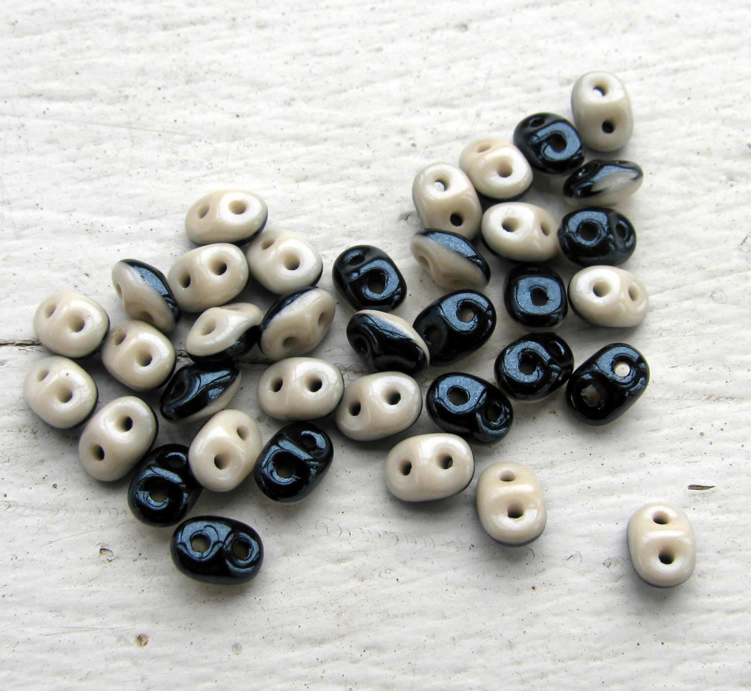 SuperDuo Duets - Black/ White Beige Lyster 10 gram Matubo