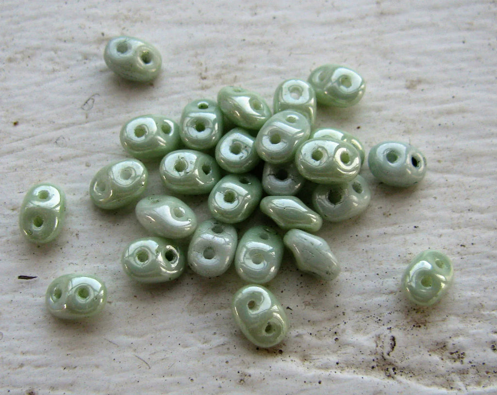 SuperDuo - Opaque Light Green Ceramic Look, 10 gram Matubo